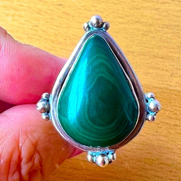 VINTAGE LARGE NAVAJO SOUTHWESTERN NATIVE AMERICAN MALACHITE RING 925 STERLING